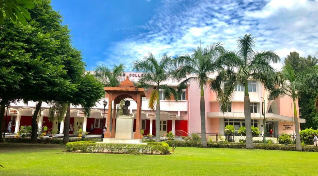 Daulat Ram College ( Delhi University )