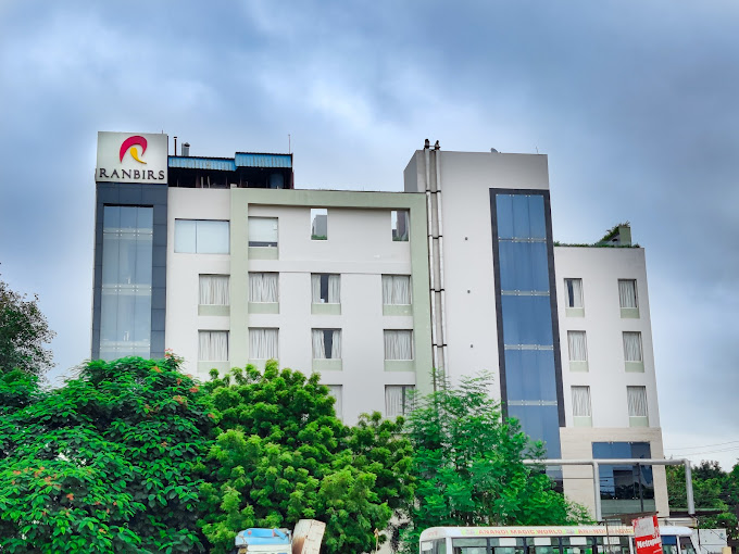 Hotel Ranbirs- Gomti Nagar